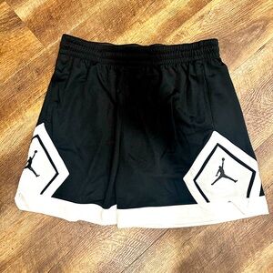 NWT Air Jordan women’s sport diamond shorts